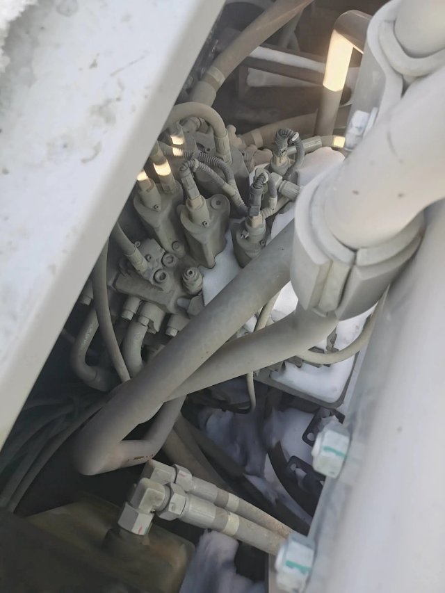 ZE650GK‑3019 | 2023 | 2,524 h | Baoding — Deka 215 hydraulic breaker