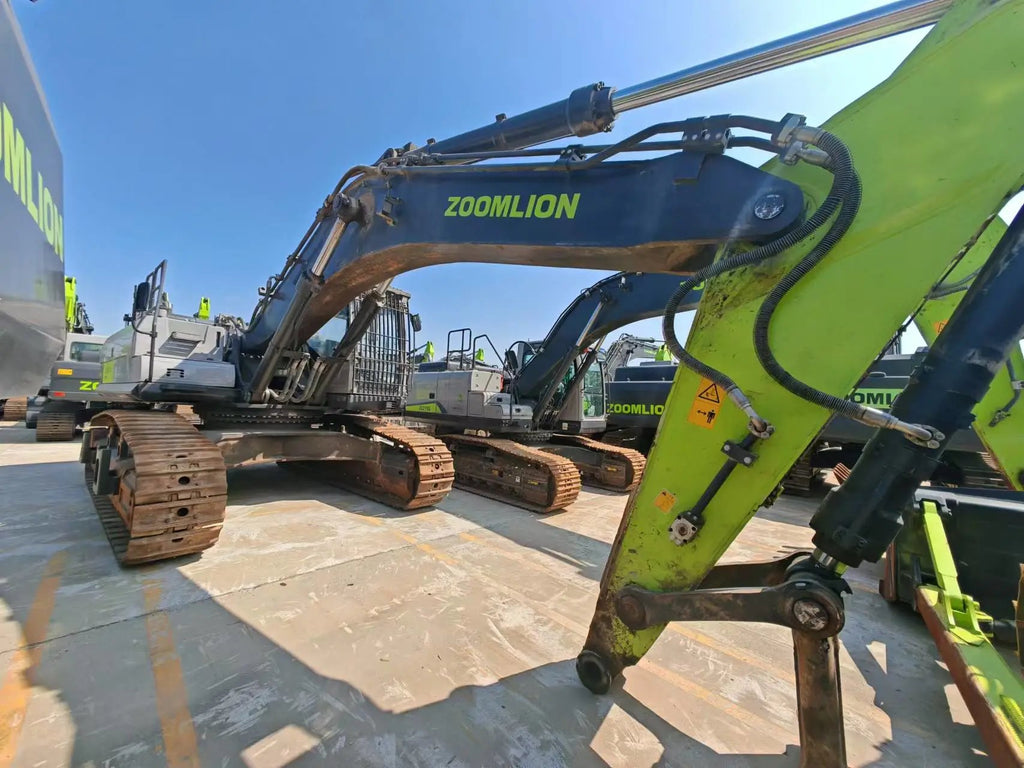 ZE485E‑10‑5195 — Built Nov 2021 | 2,511 hrs | Parked in Weinan (渭南) | Fitted with Aidi (艾迪) 195 hydraulic breaker