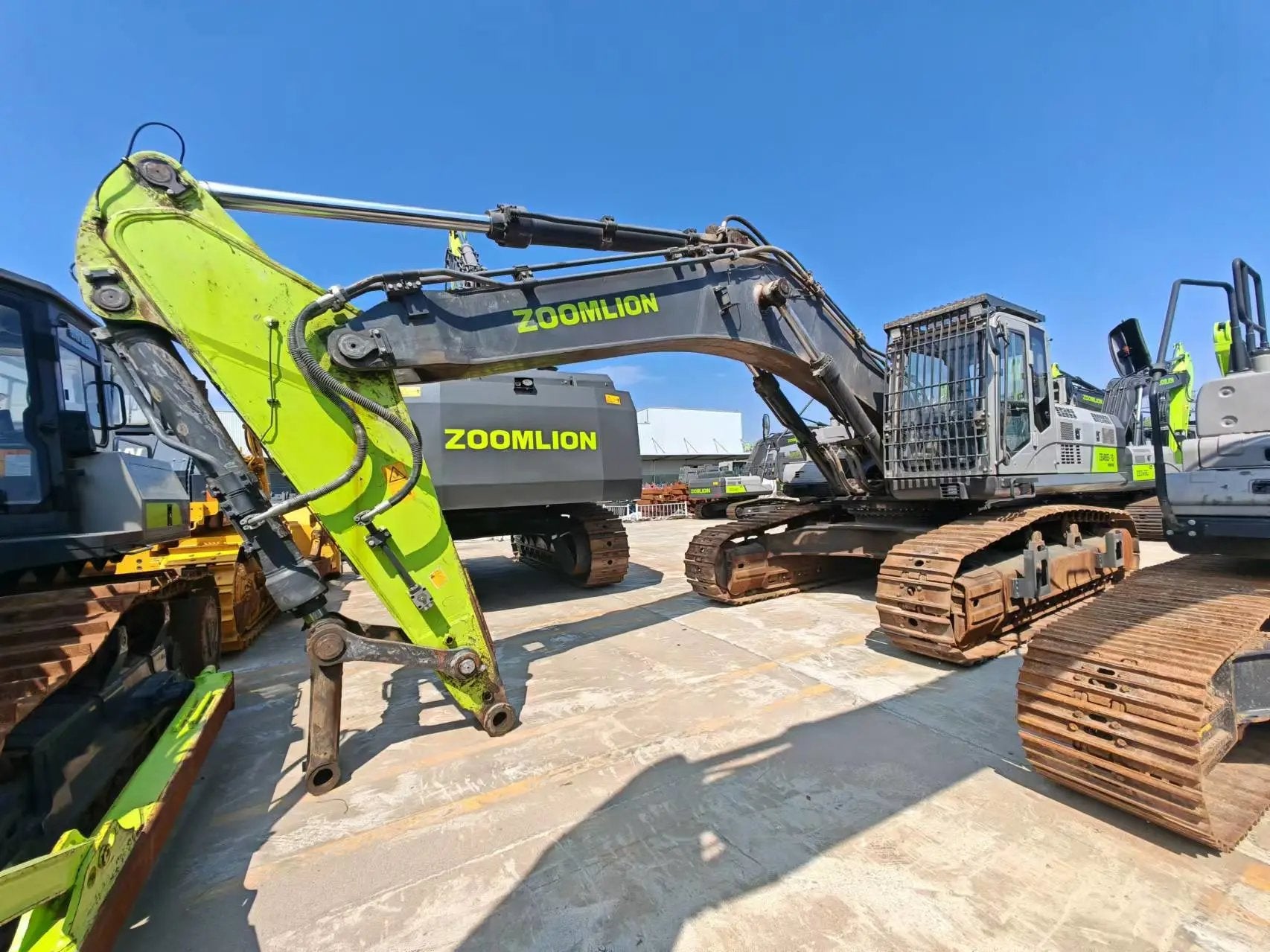 ZE485E‑10‑5195 — Built Nov 2021 | 2,511 hrs | Parked in Weinan (渭南) | Fitted with Aidi (艾迪) 195 hydraulic breaker