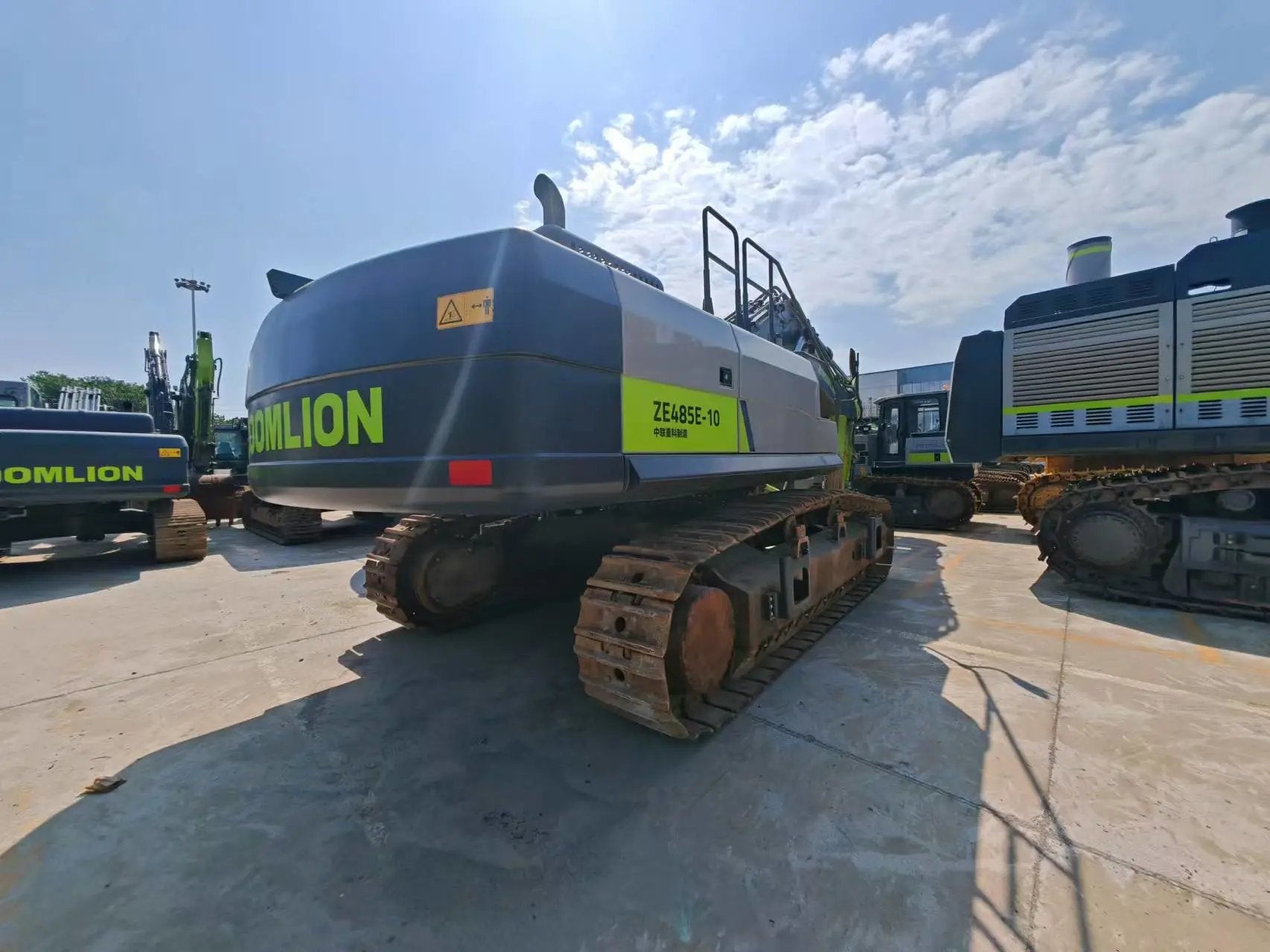 ZE485E‑10‑5195 — Built Nov 2021 | 2,511 hrs | Parked in Weinan (渭南) | Fitted with Aidi (艾迪) 195 hydraulic breaker