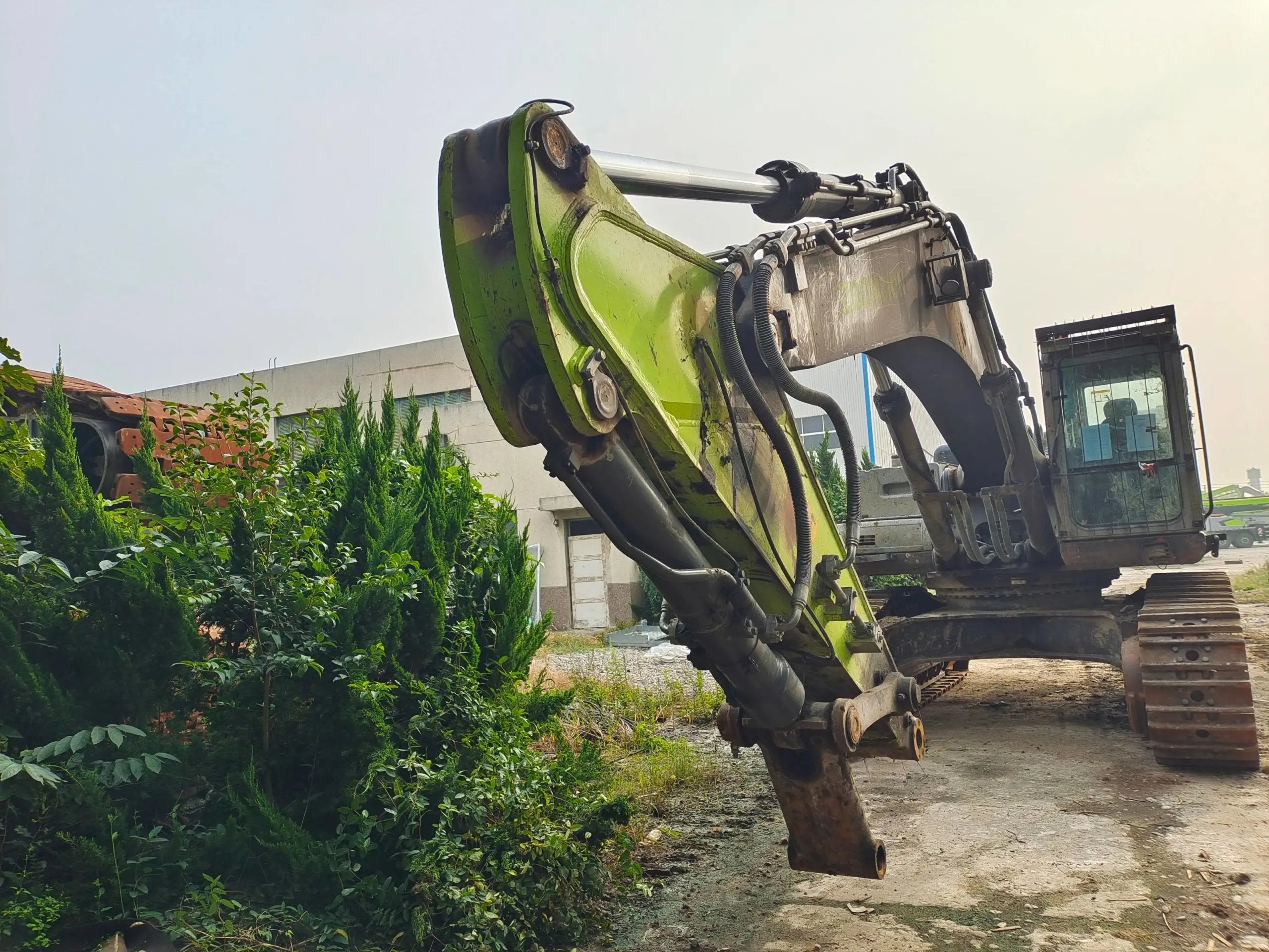 ZE485E‑10‑5140 — Manufactured Oct 2020 | 2,921 hours | Parked in Xi’an | Equipped with bucket