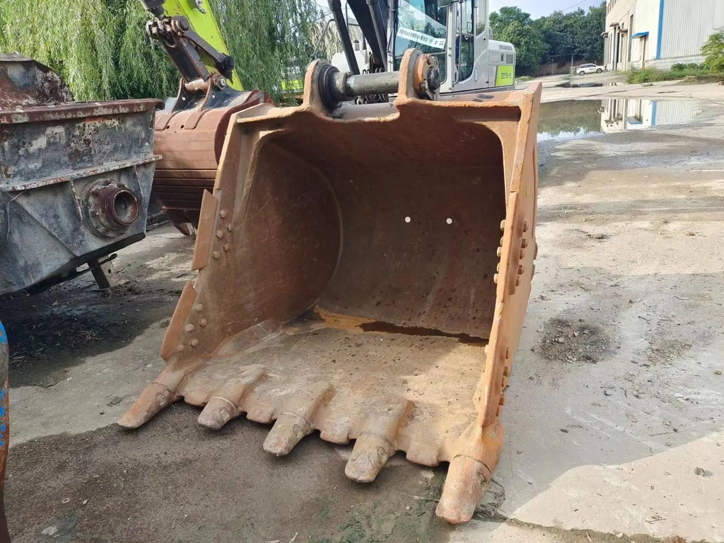 ZE485E‑10‑5140 — Manufactured Oct 2020 | 2,921 hours | Parked in Xi’an | Equipped with bucket