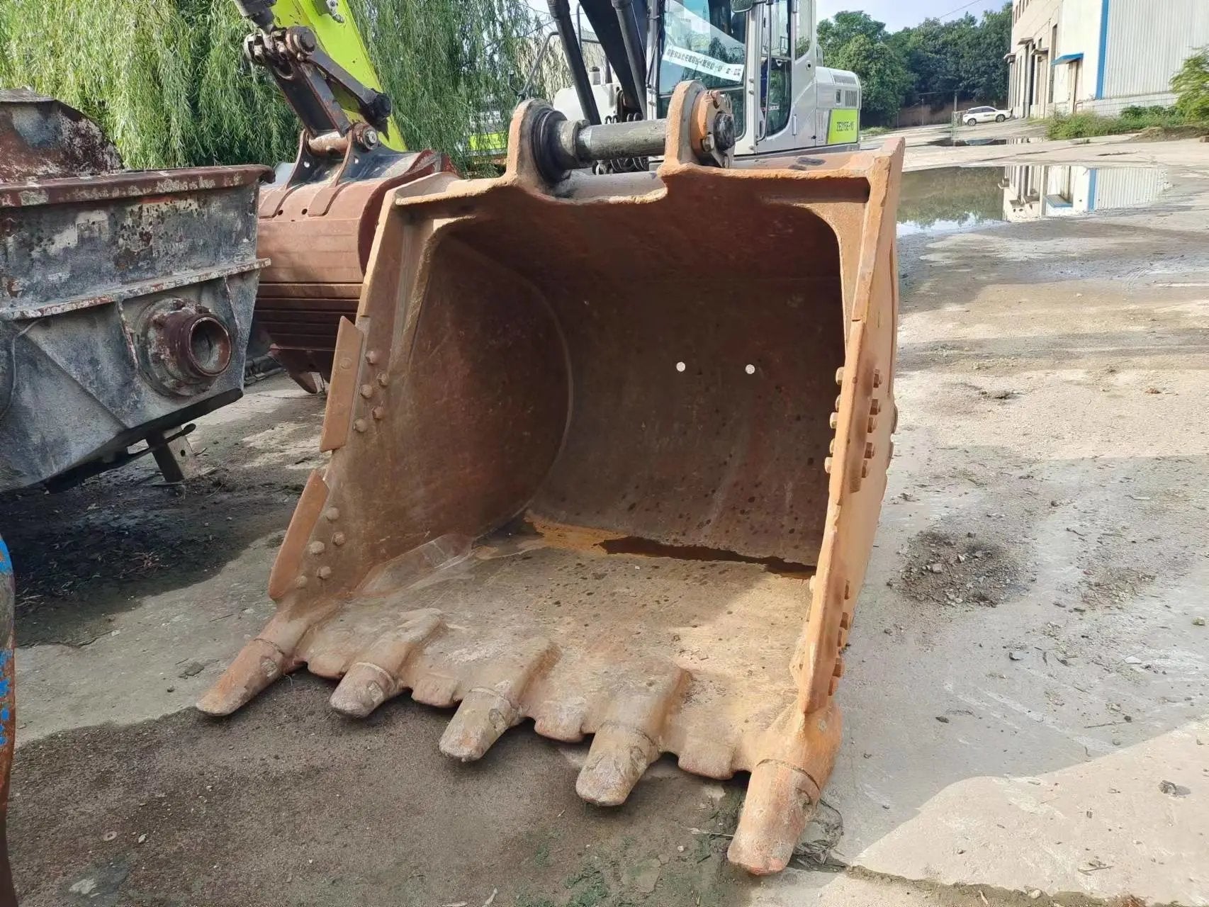 ZE485E‑10‑5140 — Manufactured Oct 2020 | 2,921 hours | Parked in Xi’an | Equipped with bucket
