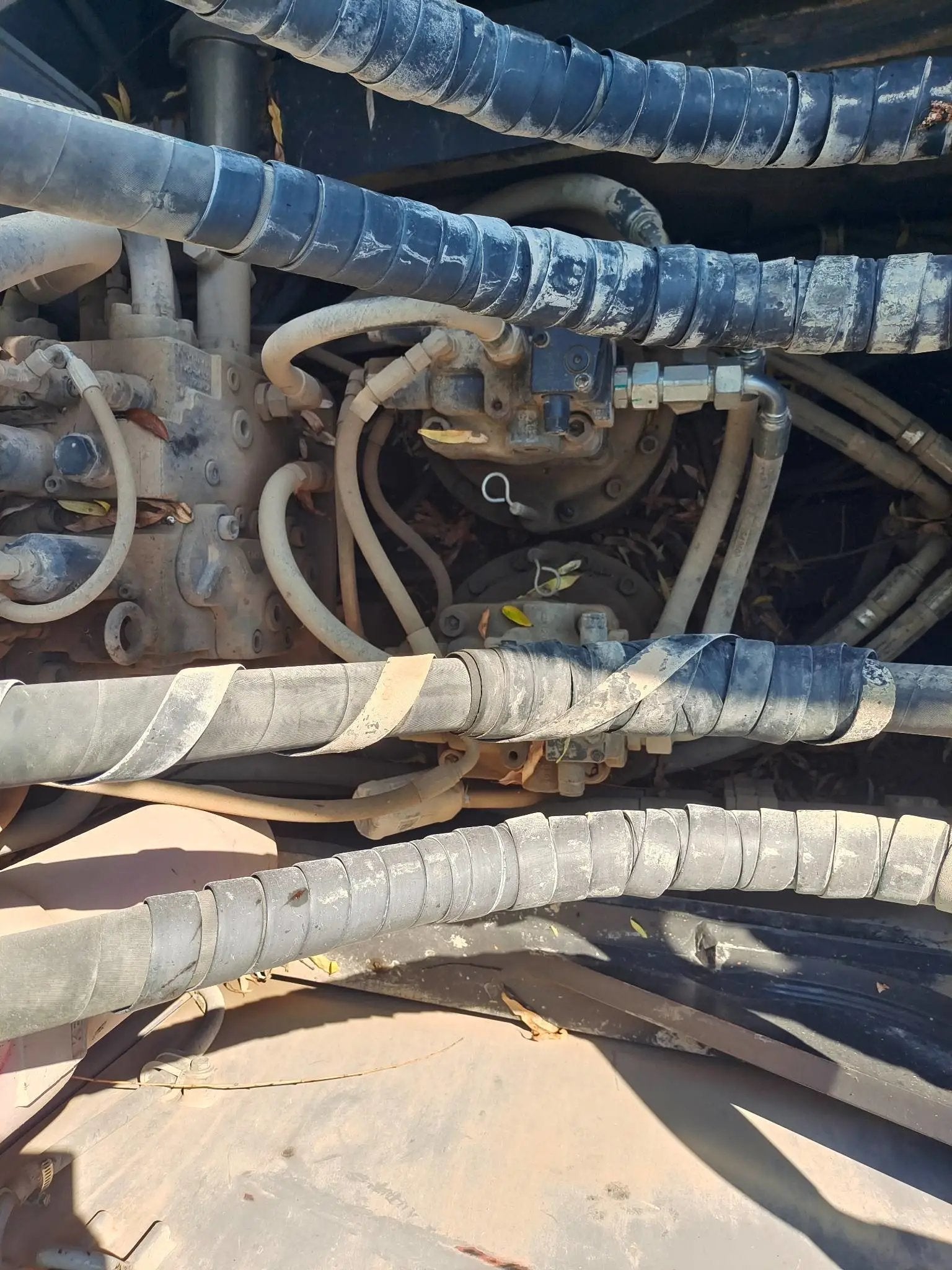 ZE485E‑10‑5229 | Mar 2021 | 385 h | Xi'an — AIDI 200 hydraulic breaker fitted