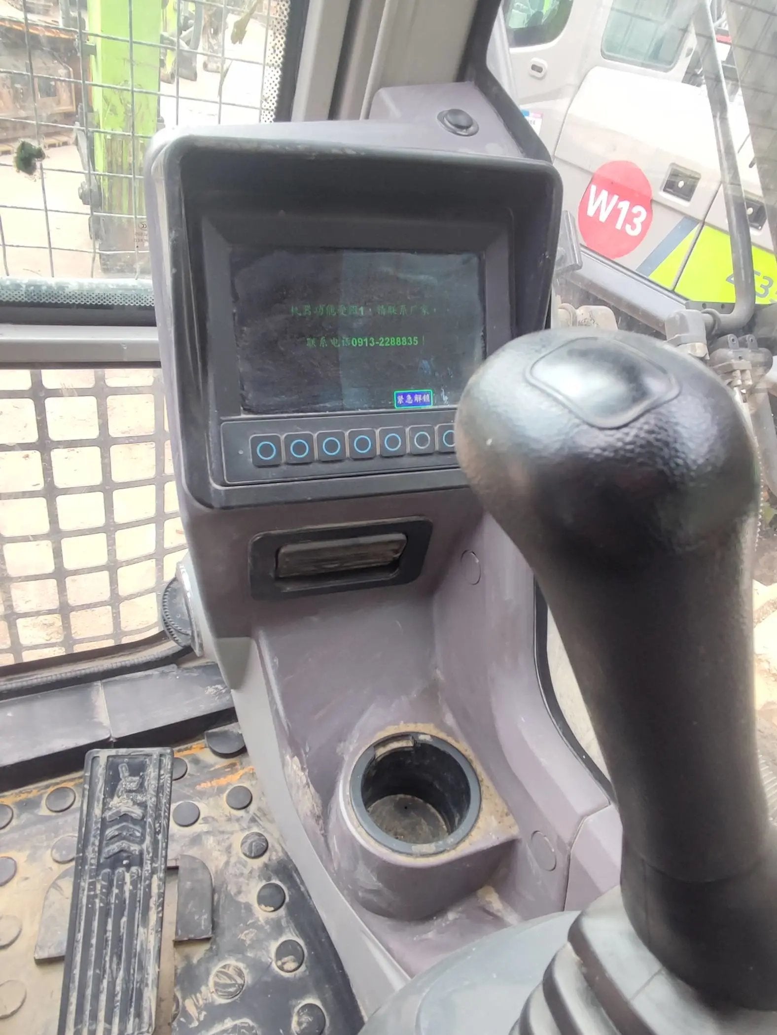 ZE485E‑10‑5180 — Built Mar 2021 | 2,317 hrs | Parked in Xi’an (西安) | Equipped with bucket