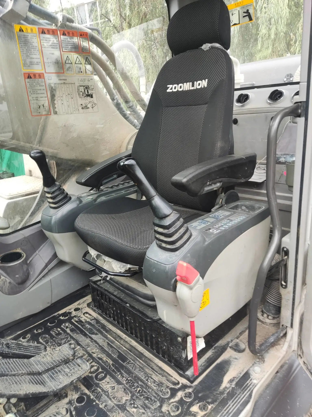 ZE485E‑10‑5180 — Built Mar 2021 | 2,317 hrs | Parked in Xi’an (西安) | Equipped with bucket