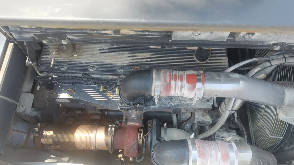 ZE485E‑10‑5180 — Built Mar 2021 | 2,317 hrs | Parked in Xi’an (西安) | Equipped with bucket