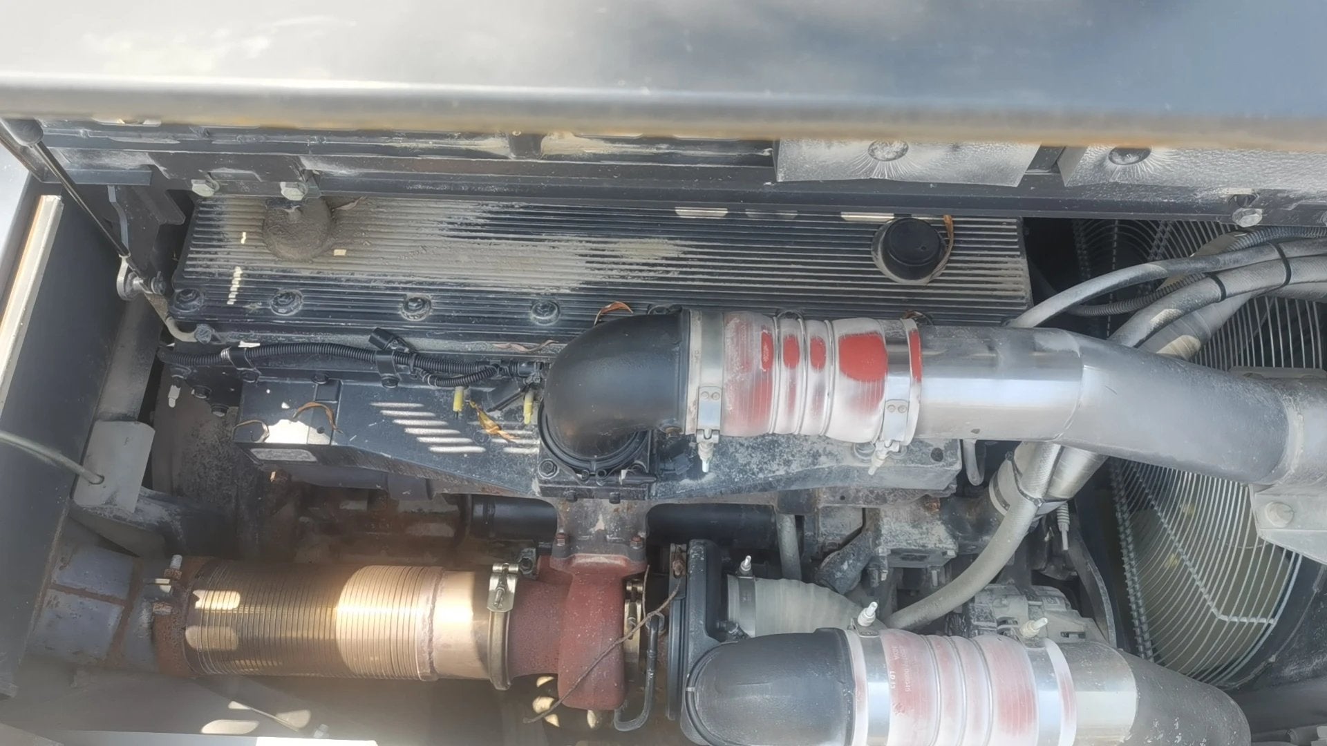 ZE485E‑10‑5180 — Built Mar 2021 | 2,317 hrs | Parked in Xi’an (西安) | Equipped with bucket