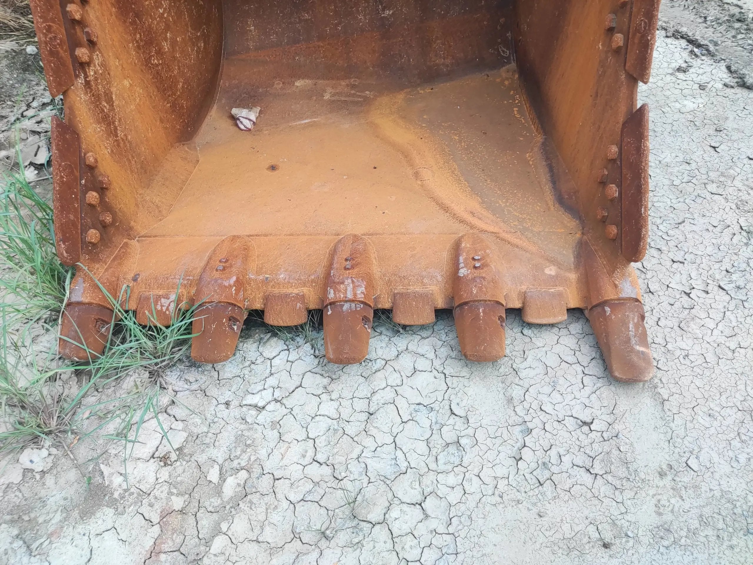 ZE485E‑10‑5180 — Built Mar 2021 | 2,317 hrs | Parked in Xi’an (西安) | Equipped with bucket