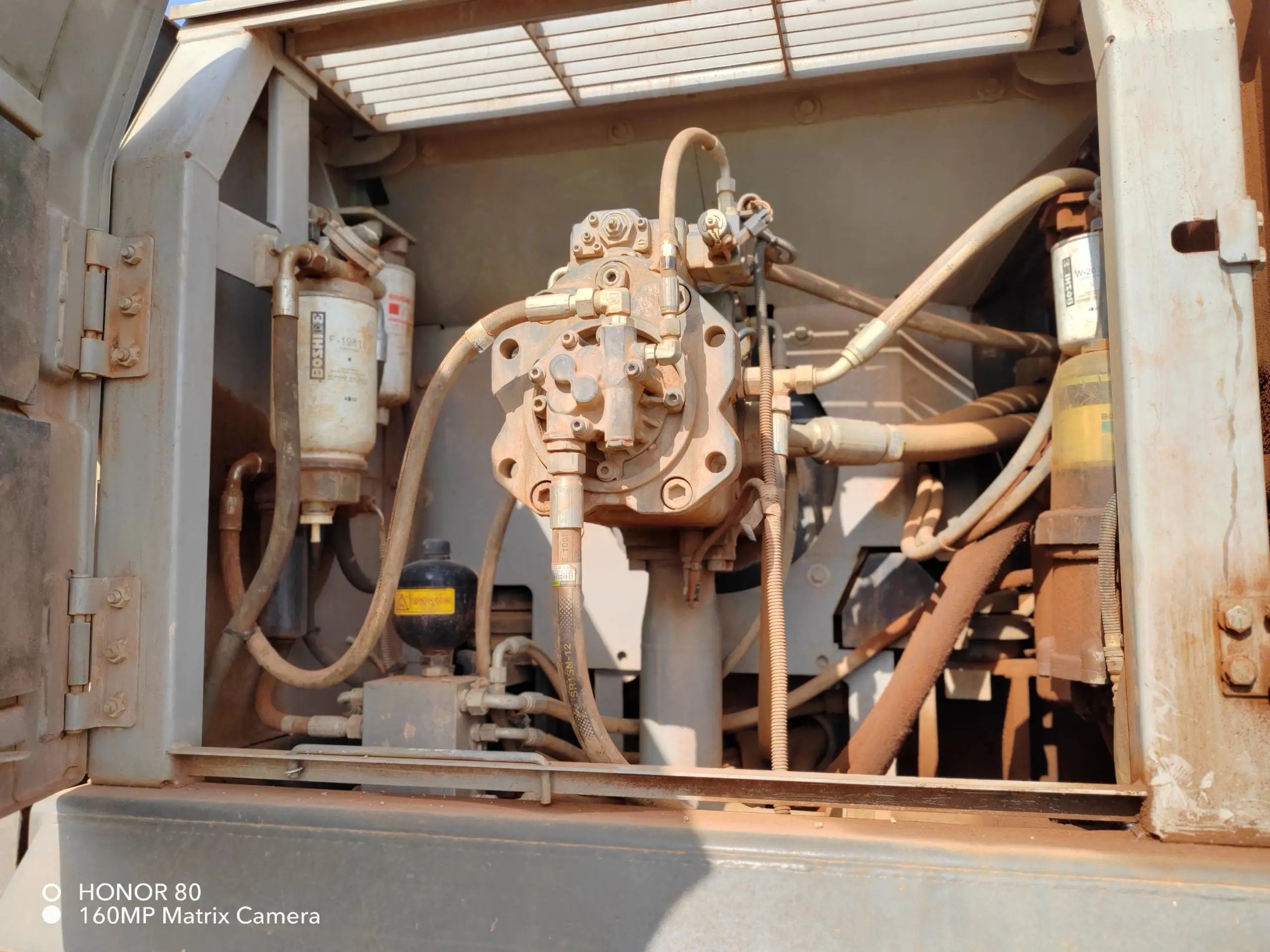 ZE485E‑10‑5145 — Manufactured Dec 2020 | 3,060 hours | Parked in Wuhu, Anhui | Bucket assembly missing