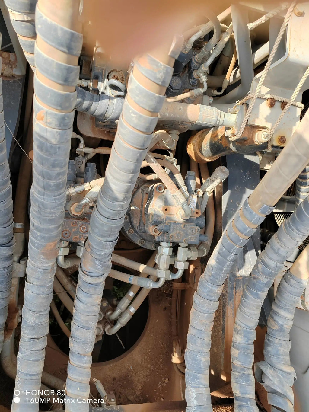 ZE485E‑10‑5145 — Manufactured Dec 2020 | 3,060 hours | Parked in Wuhu, Anhui | Bucket assembly missing