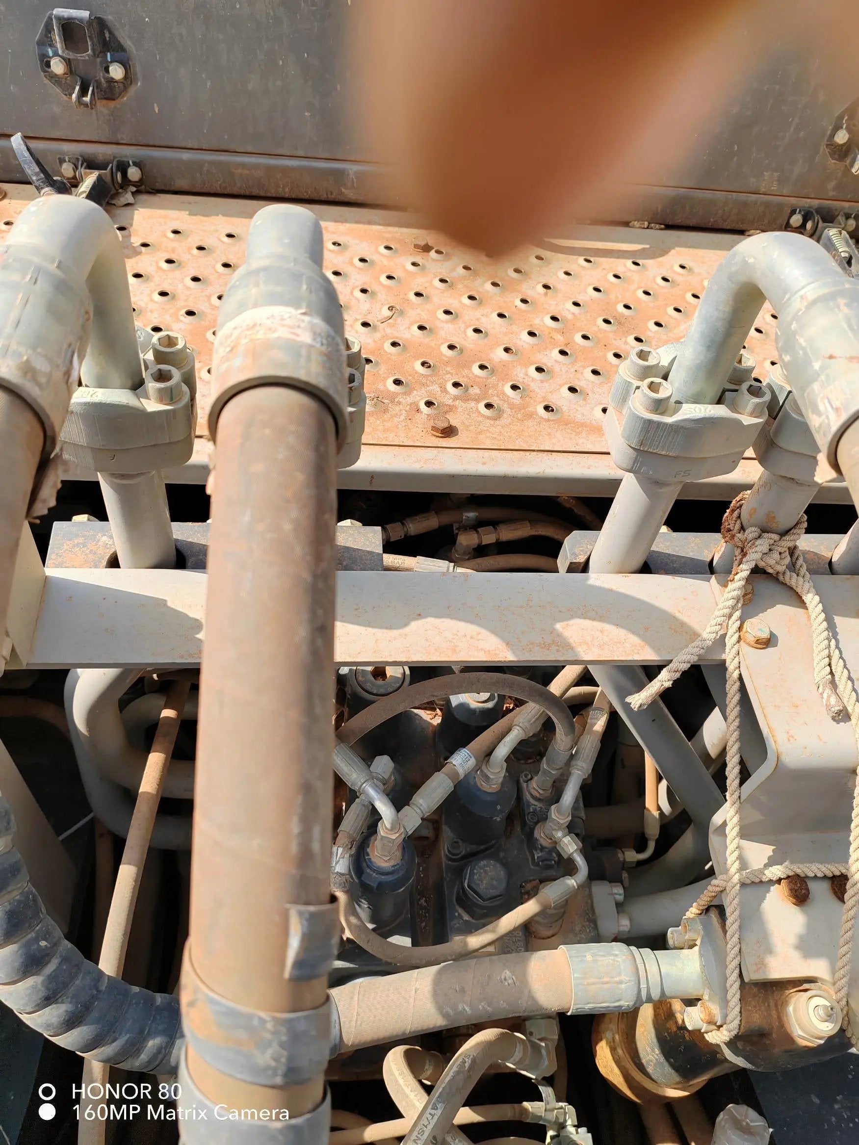 ZE485E‑10‑5145 — Manufactured Dec 2020 | 3,060 hours | Parked in Wuhu, Anhui | Bucket assembly missing