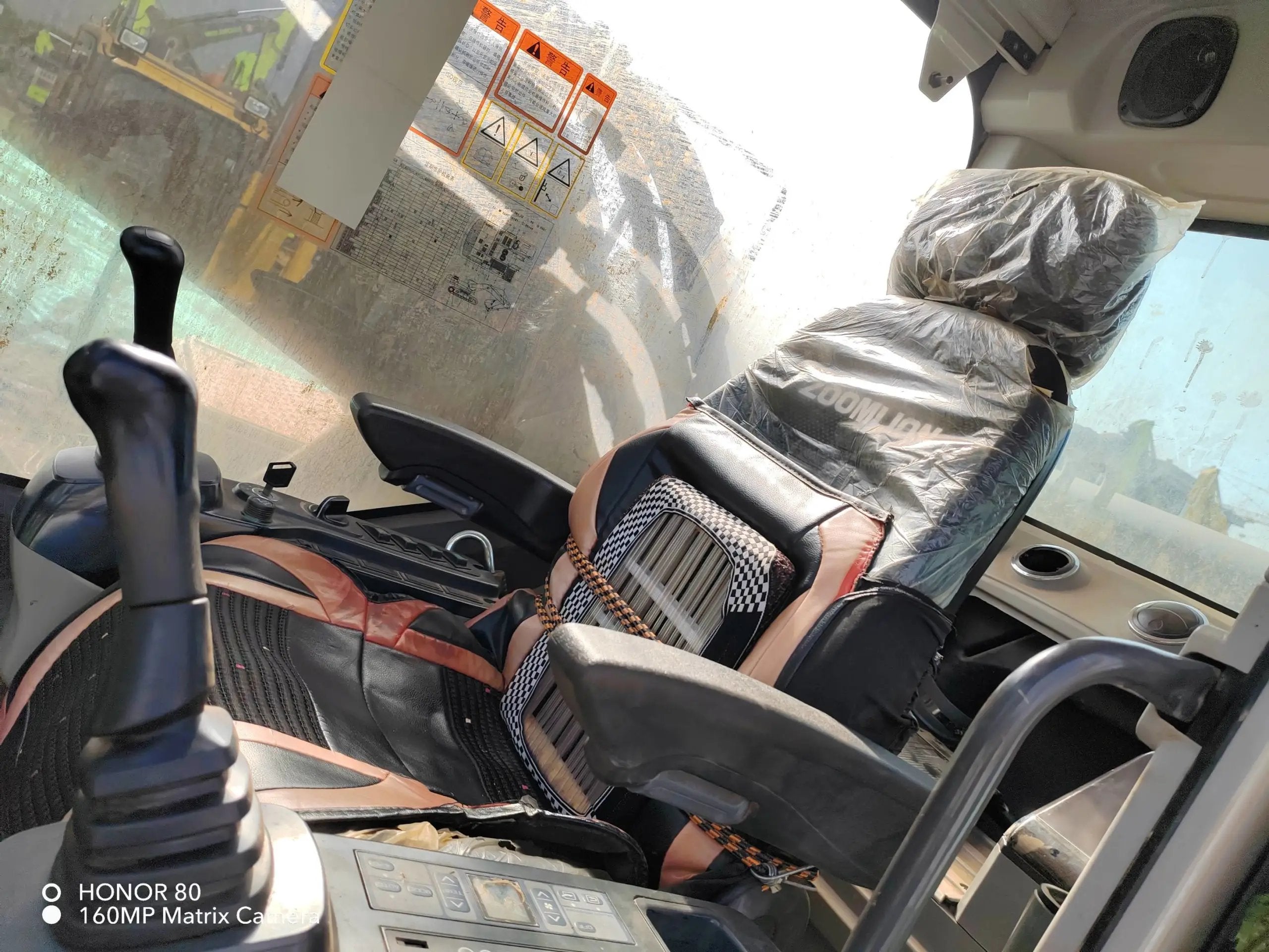 ZE485E‑10‑5145 — Manufactured Dec 2020 | 3,060 hours | Parked in Wuhu, Anhui | Bucket assembly missing