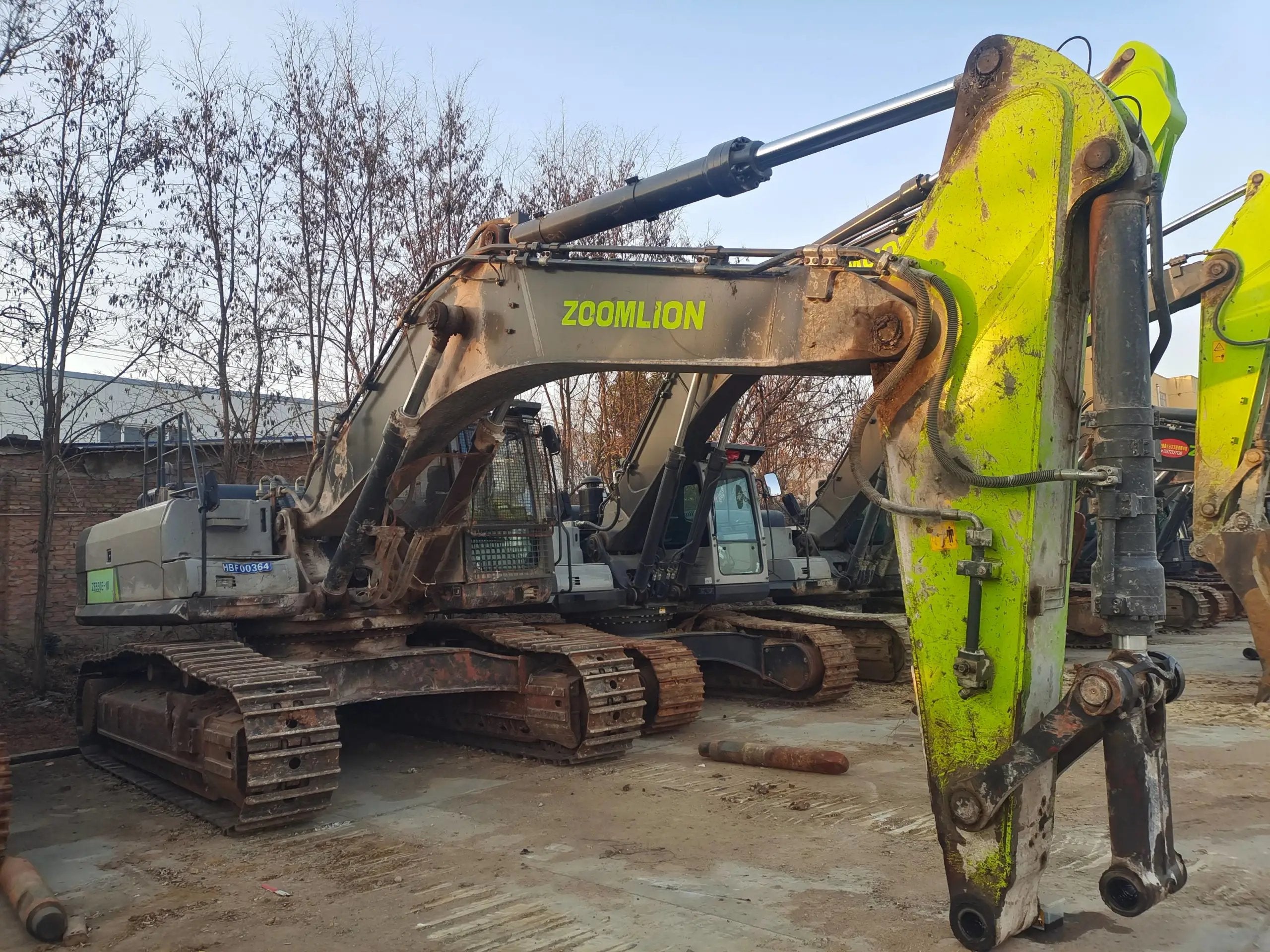 ZE485E‑10‑5124 — Manufactured Oct 2020 | 3,146 hours | Parked in Xi’an | Bucket assembly missing
