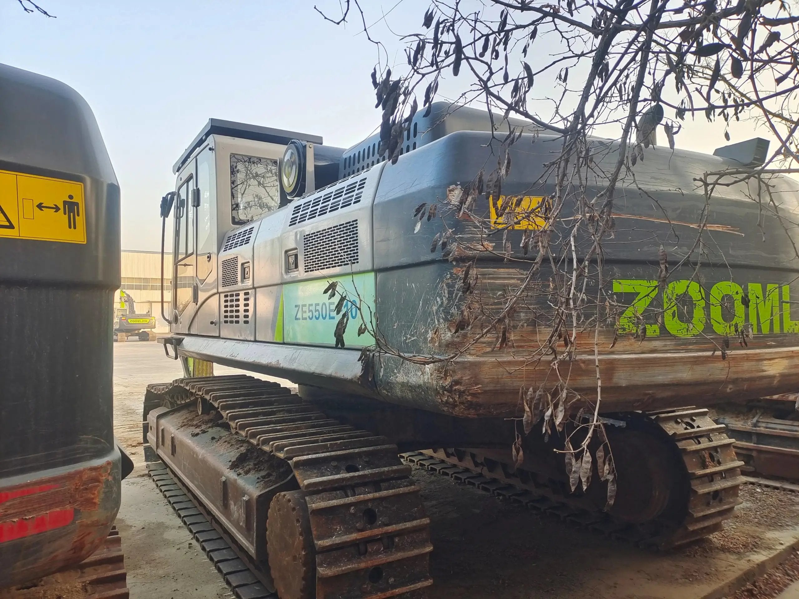 ZE485E‑10‑5124 — Manufactured Oct 2020 | 3,146 hours | Parked in Xi’an | Bucket assembly missing