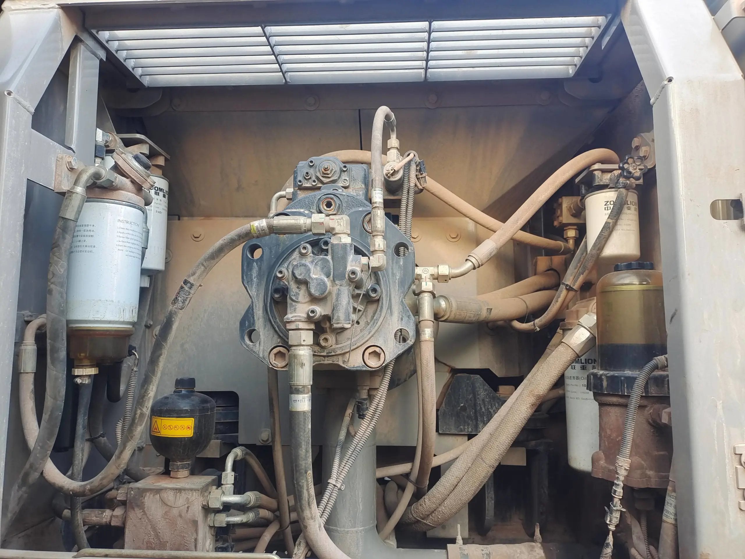 ZE485E‑10‑5124 — Manufactured Oct 2020 | 3,146 hours | Parked in Xi’an | Bucket assembly missing