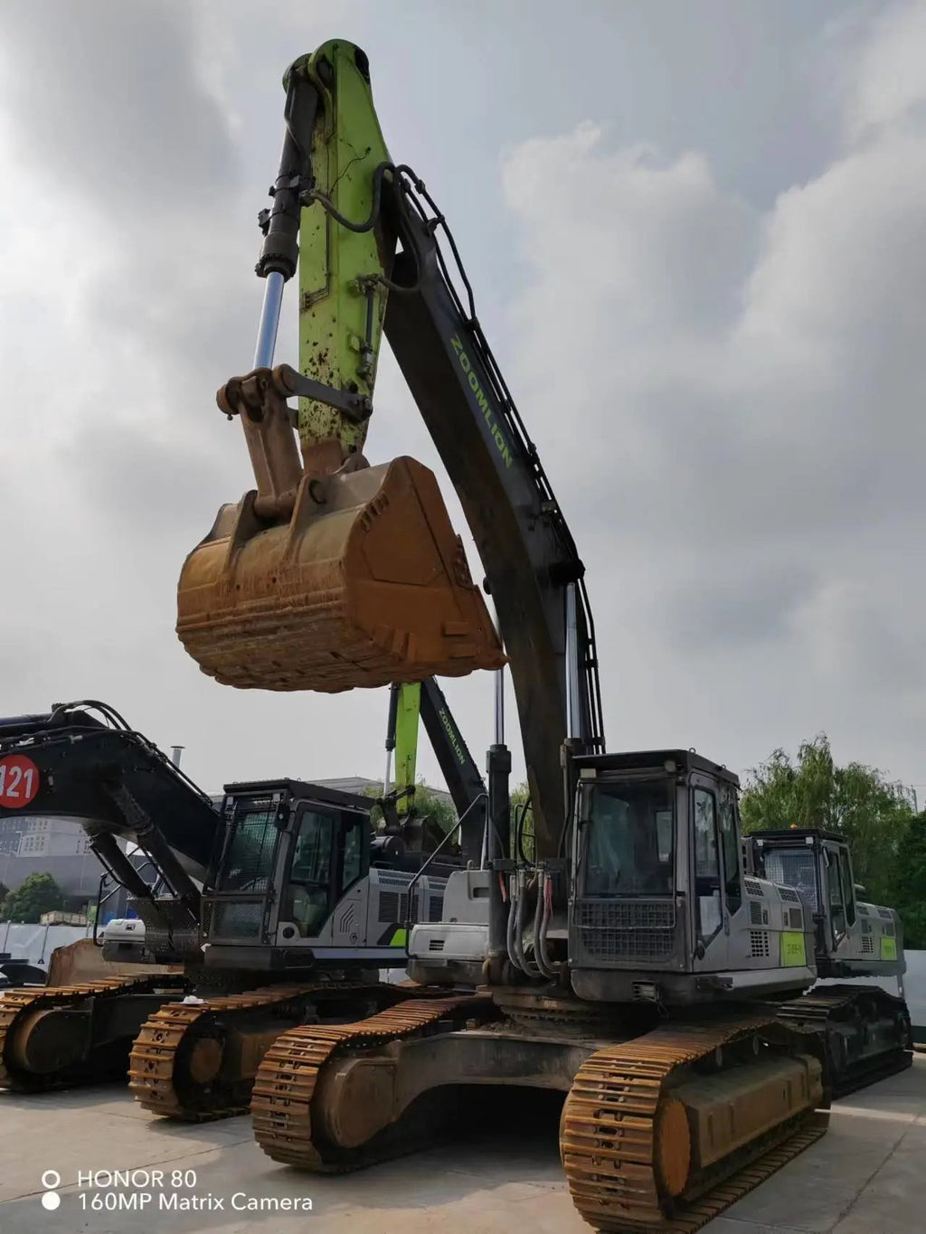 ZE485E‑10‑5061 — Jul 2020 | 4,788 hrs | Parked in Weinan | With bucket