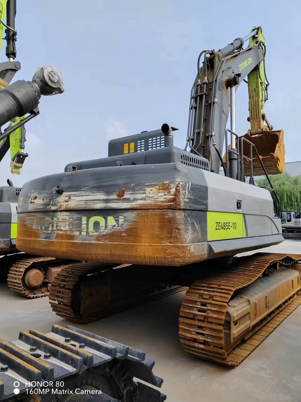 ZE485E‑10‑5061 — Jul 2020 | 4,788 hrs | Parked in Weinan | With bucket