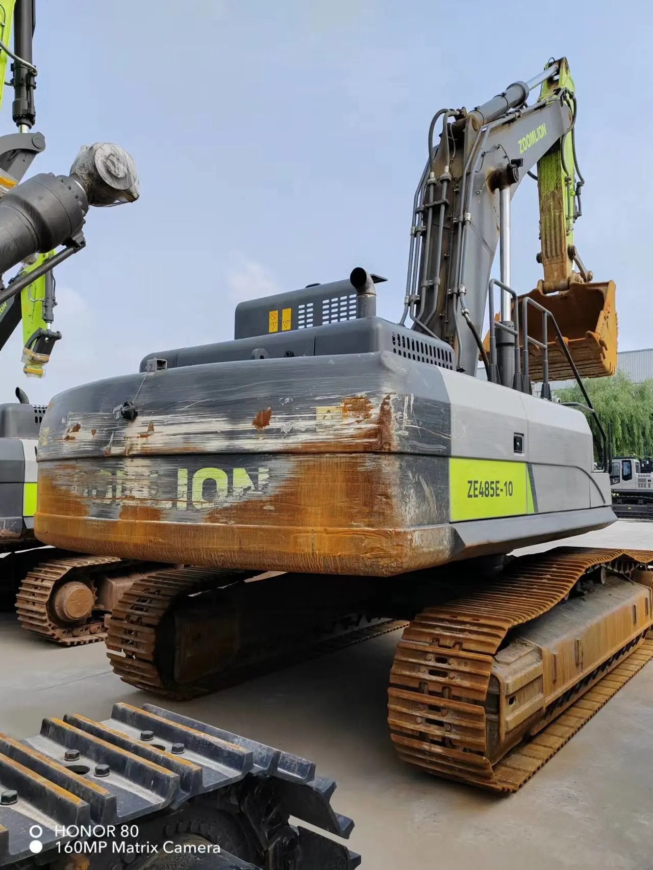 ZE485E‑10‑5061 — Jul 2020 | 4,788 hrs | Parked in Weinan | With bucket