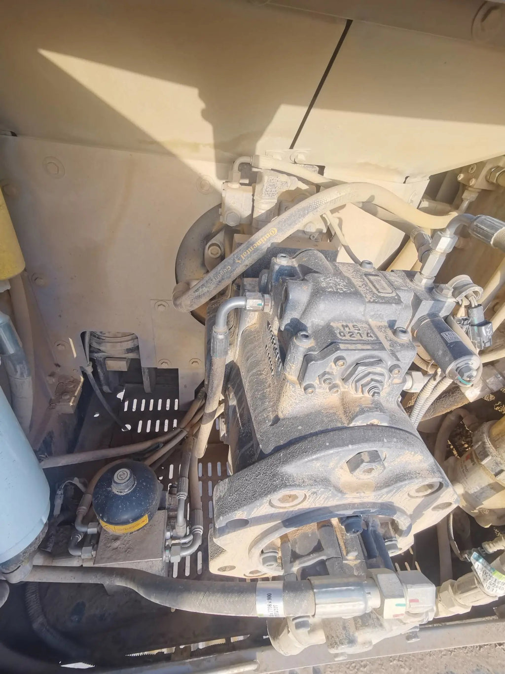 ZE485E‑10‑5061 — Jul 2020 | 4,788 hrs | Parked in Weinan | With bucket