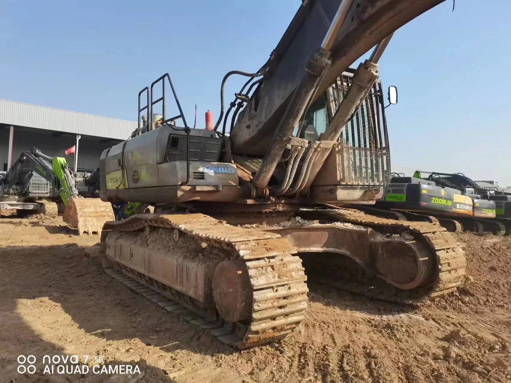 ZE485E‑10 | Manufactured Jun 2020 | 5,798 hours | Parked in Weinan | Equipped with 195 hydraulic breaker