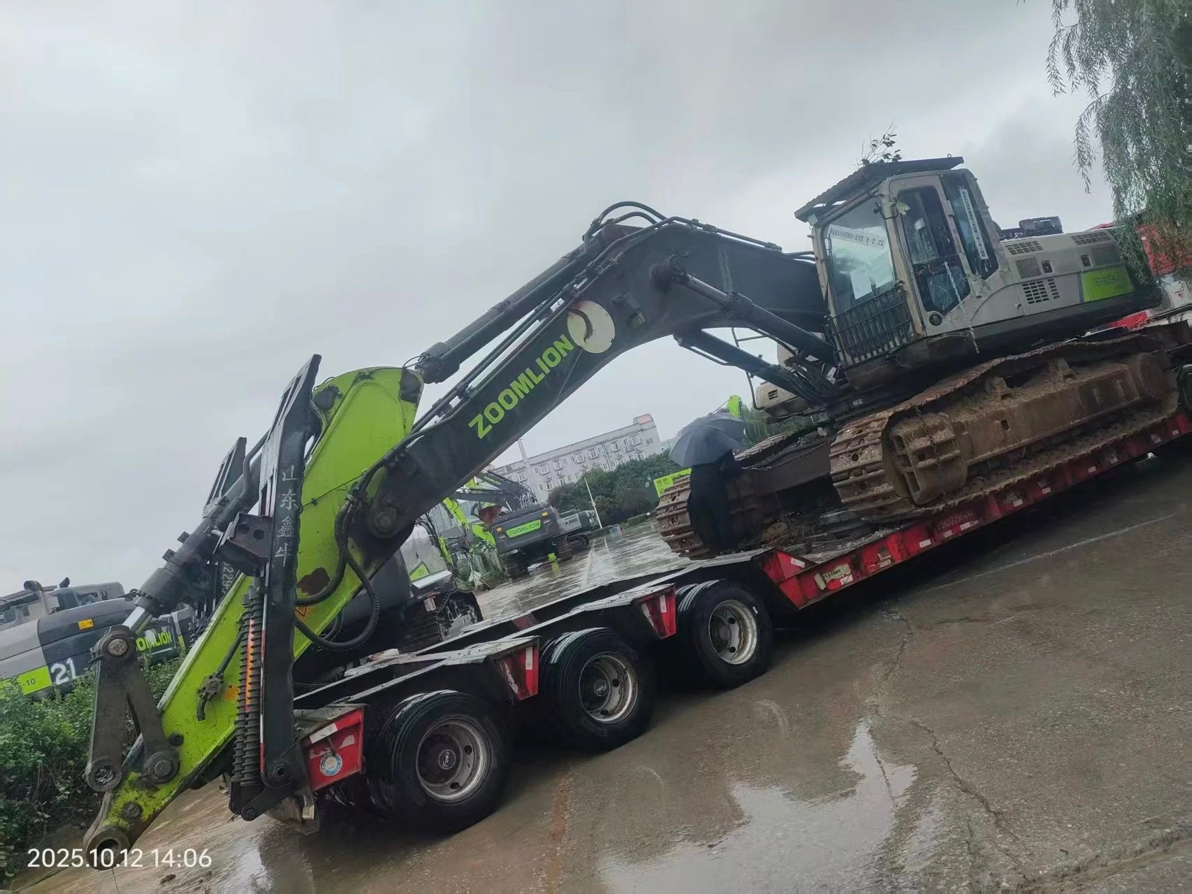 Zoomlion ZE550EK‑10‑1052 — 2021 | 6,063 hrs | Parked in Weinan, Shaanxi | Includes bucket assembly