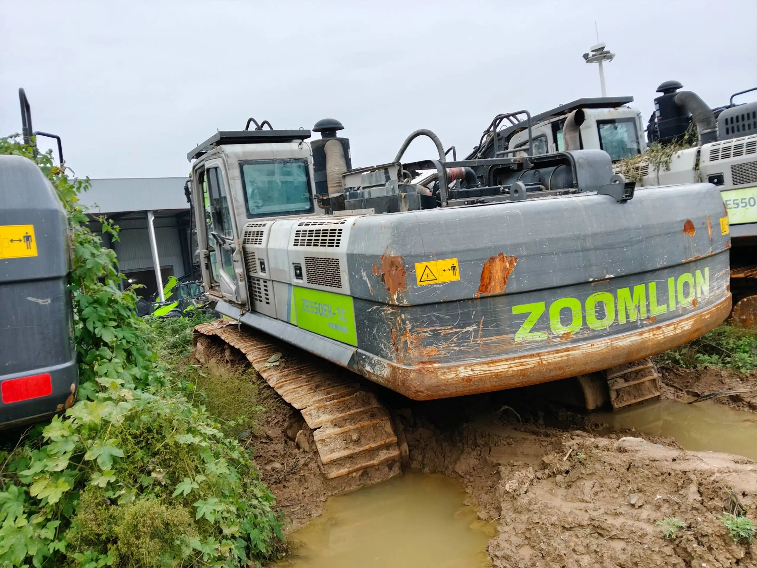 Zoomlion ZE550EK‑10‑1052 — 2021 | 6,063 hrs | Parked in Weinan, Shaanxi | Includes bucket assembly
