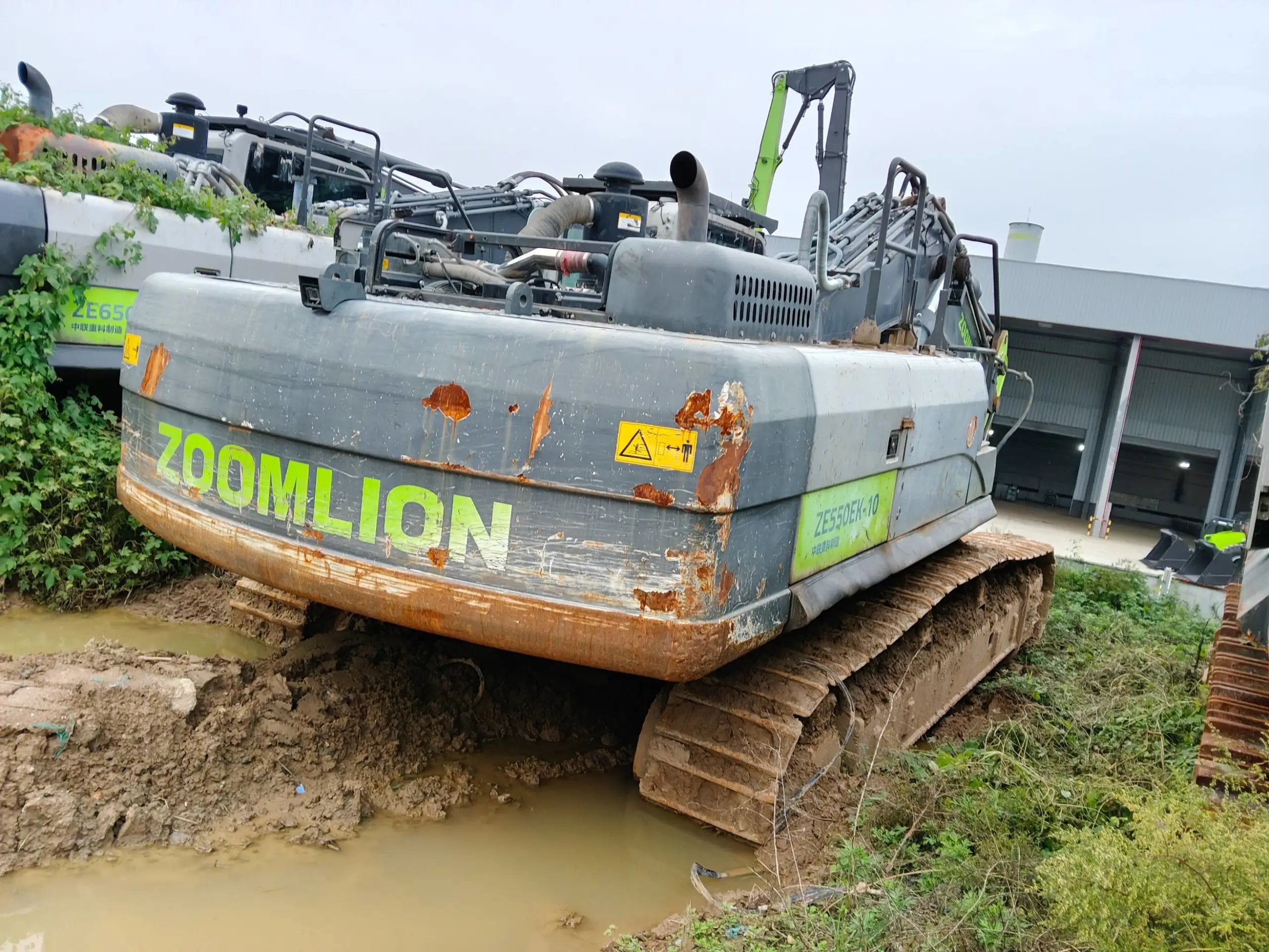 Zoomlion ZE550EK‑10‑1052 — 2021 | 6,063 hrs | Parked in Weinan, Shaanxi | Includes bucket assembly