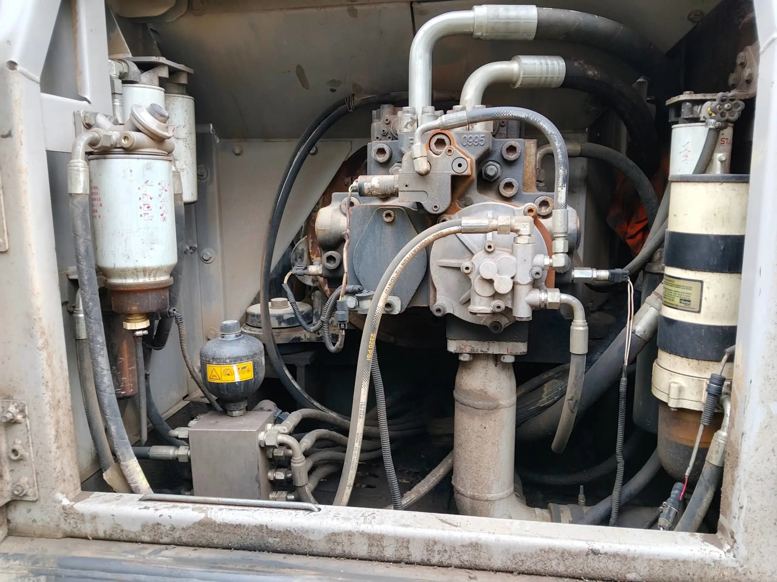 Zoomlion ZE550EK‑10‑1052 — 2021 | 6,063 hrs | Parked in Weinan, Shaanxi | Includes bucket assembly