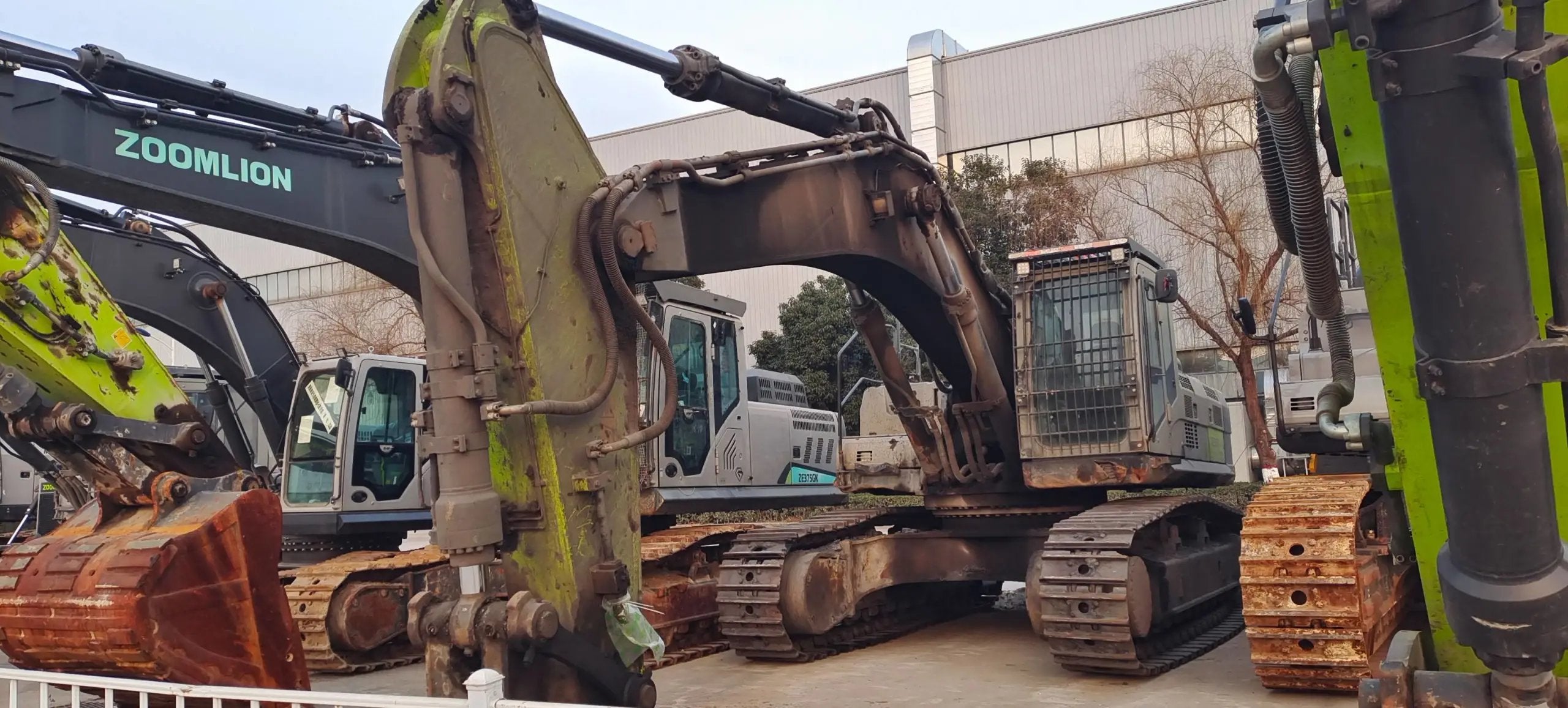 ZE550EK‑10‑1357 | 2022 | 6,197 h | Weinan park — Beilite 200 hydraulic breaker included