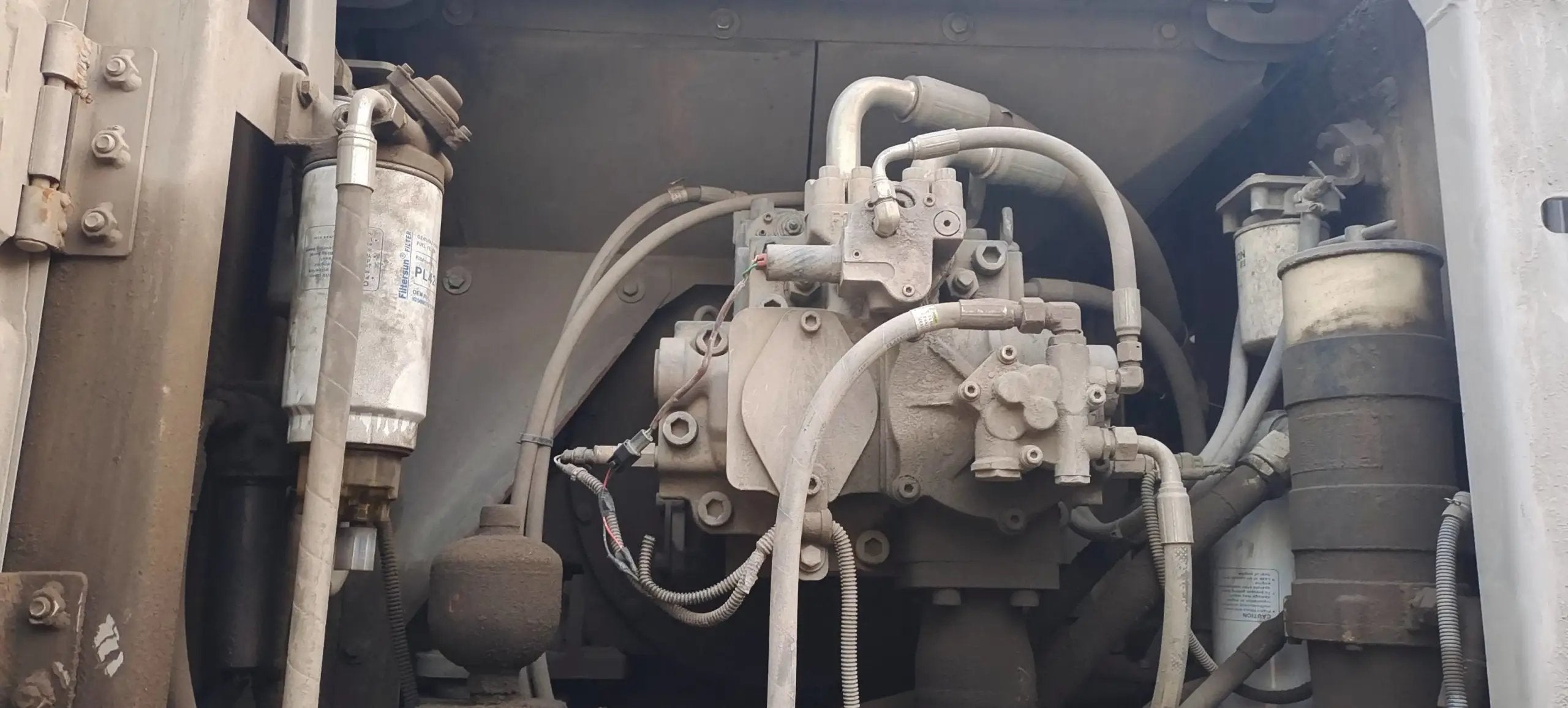 ZE550EK‑10‑1357 | 2022 | 6,197 h | Weinan park — Beilite 200 hydraulic breaker included