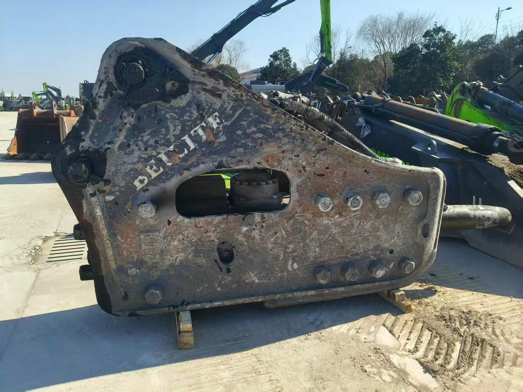 ZE550EK-10-1359 | 2022 | 6,720 hrs | Weinan — Beilite 200 hydraulic breaker fitted