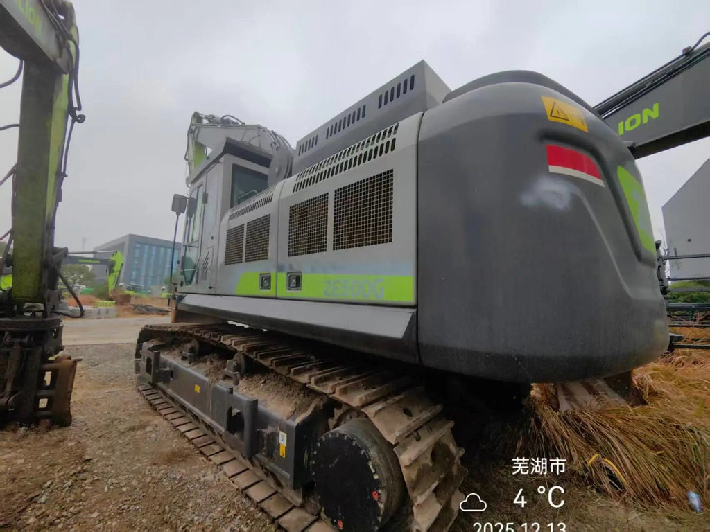 ZE500G‑5017 — long‑reach arm, Wuhu, manufactured 2023, 4,299 hours, bucket fitted.