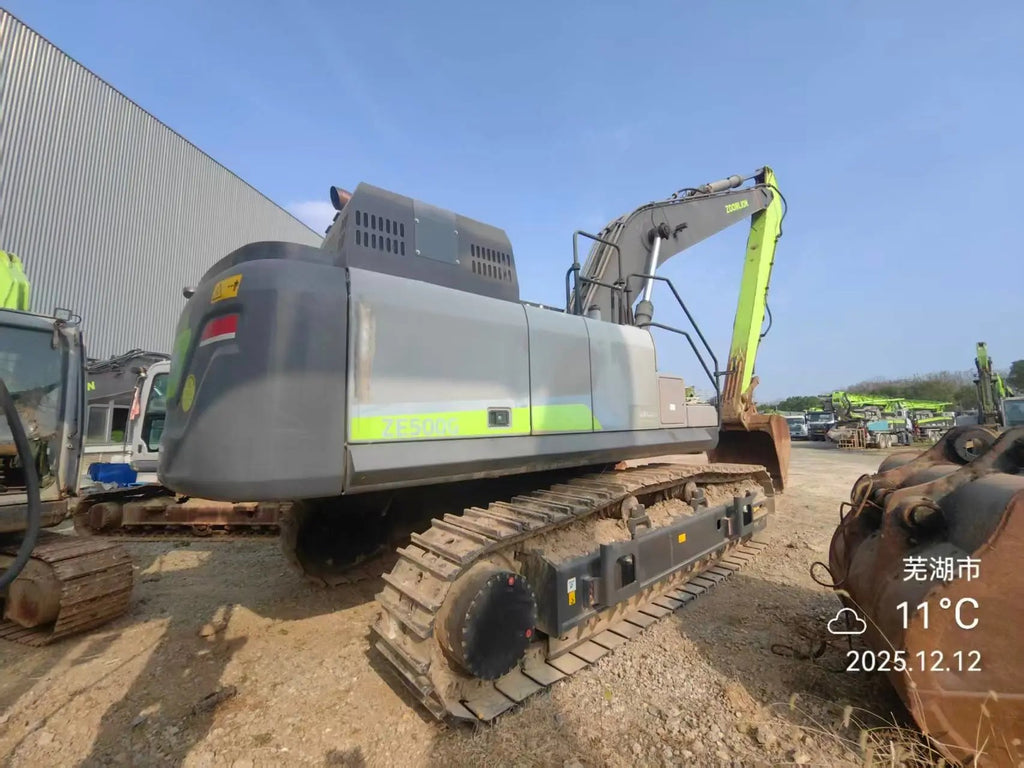 ZE500G‑5018 — long‑reach arm, Wuhu, manufactured 2023, 4,393 hours, bucket fitted.