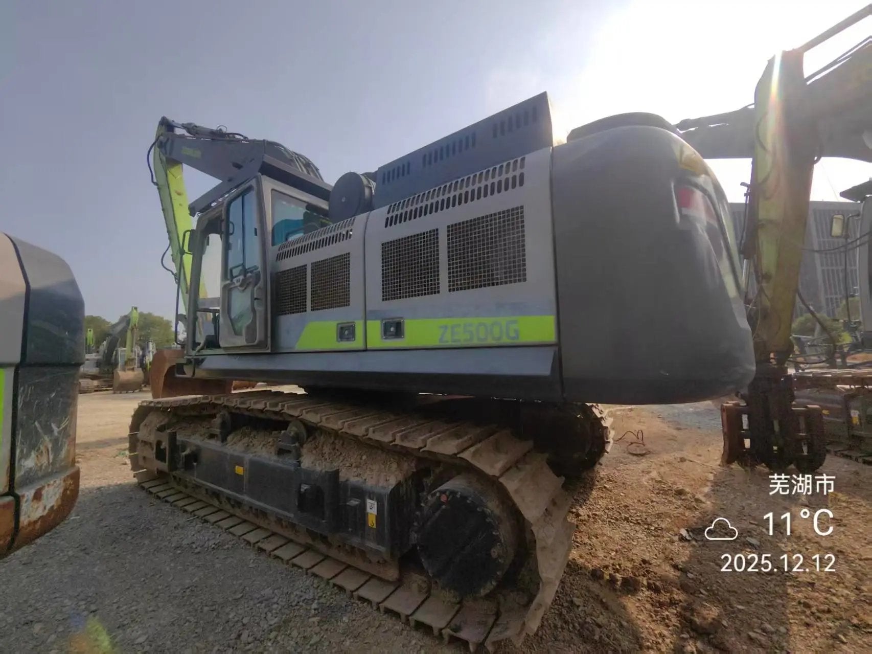ZE500G‑5018 — long‑reach arm, Wuhu, manufactured 2023, 4,393 hours, bucket fitted.