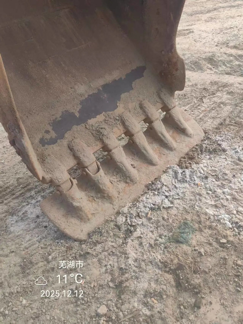 ZE500G‑5018 — long‑reach arm, Wuhu, manufactured 2023, 4,393 hours, bucket fitted.