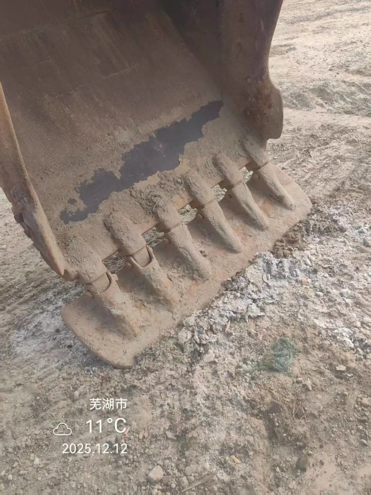 ZE500G‑5018 — long‑reach arm, Wuhu, manufactured 2023, 4,393 hours, bucket fitted.