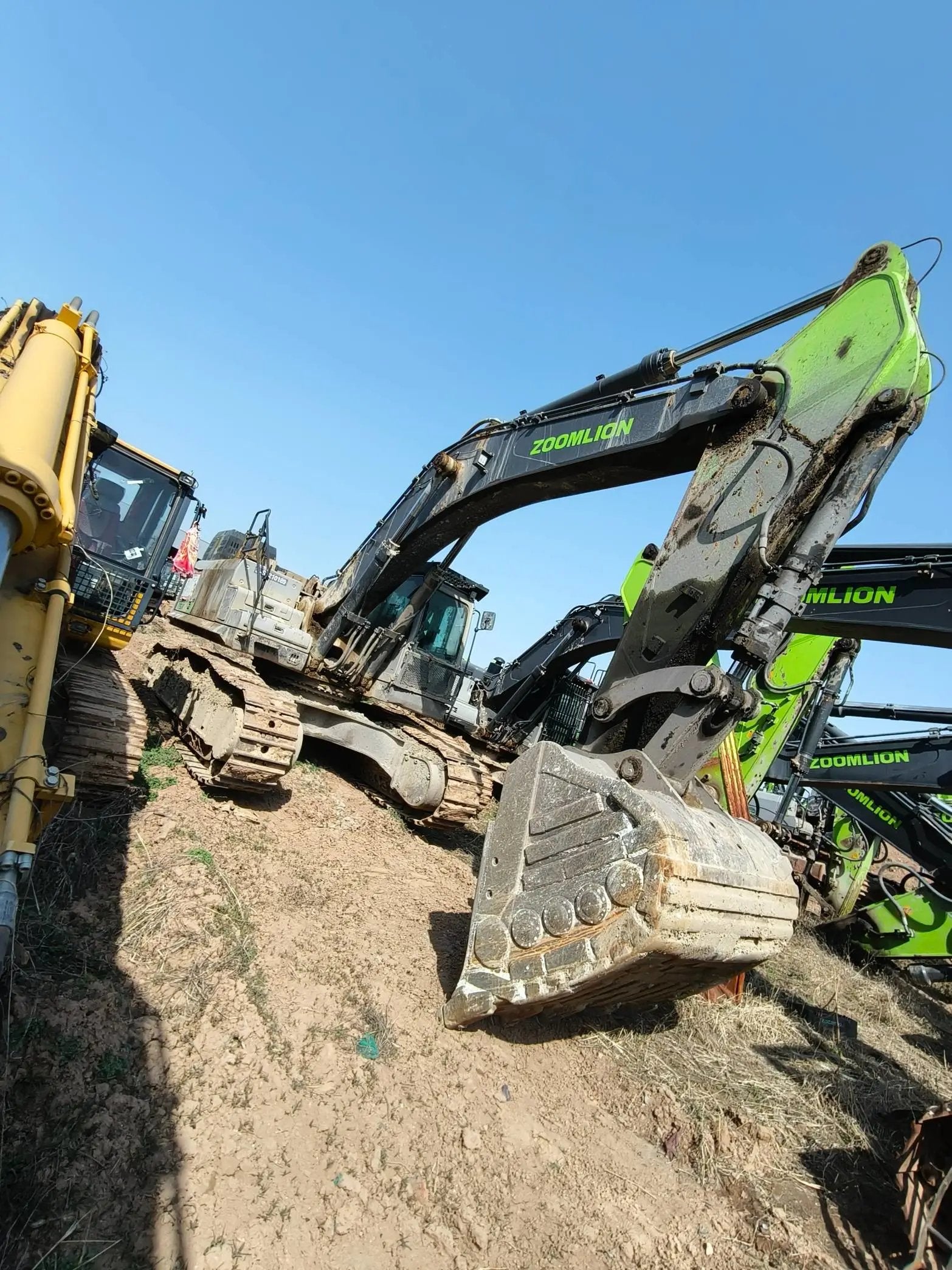 ZE500G‑5023 — Wèi­nán (Weinan) yard, manufactured 2023, 9,710 hours, bucket fitted.