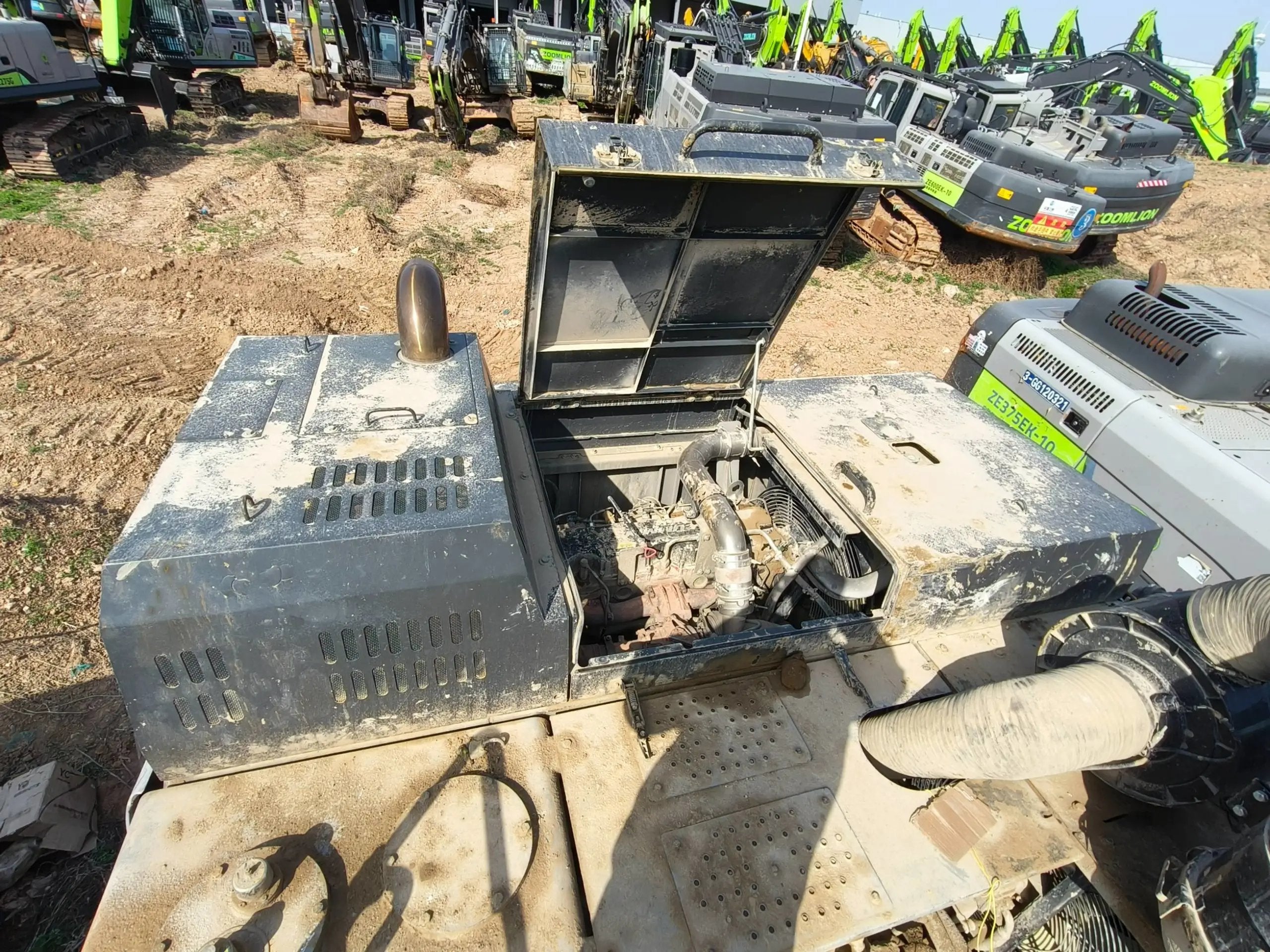 ZE500G‑5023 — Wèi­nán (Weinan) yard, manufactured 2023, 9,710 hours, bucket fitted.
