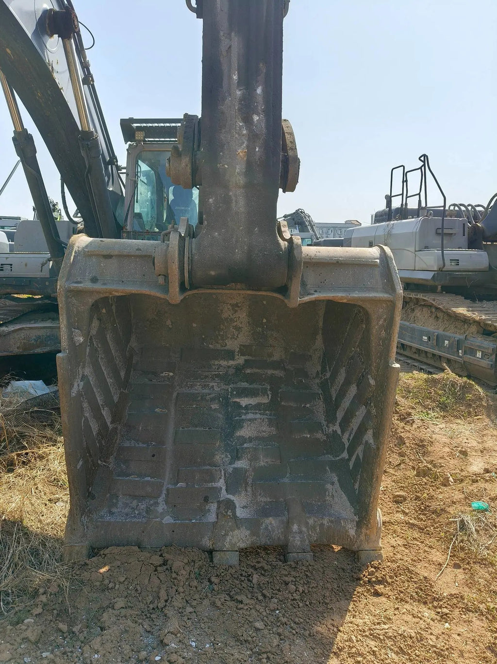 ZE500G‑5023 — Wèi­nán (Weinan) yard, manufactured 2023, 9,710 hours, bucket fitted.