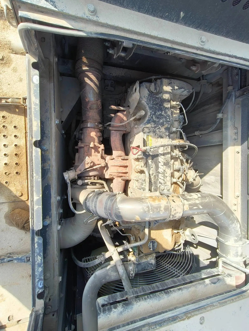 ZE500G‑5023 — Wèi­nán (Weinan) yard, manufactured 2023, 9,710 hours, bucket fitted.