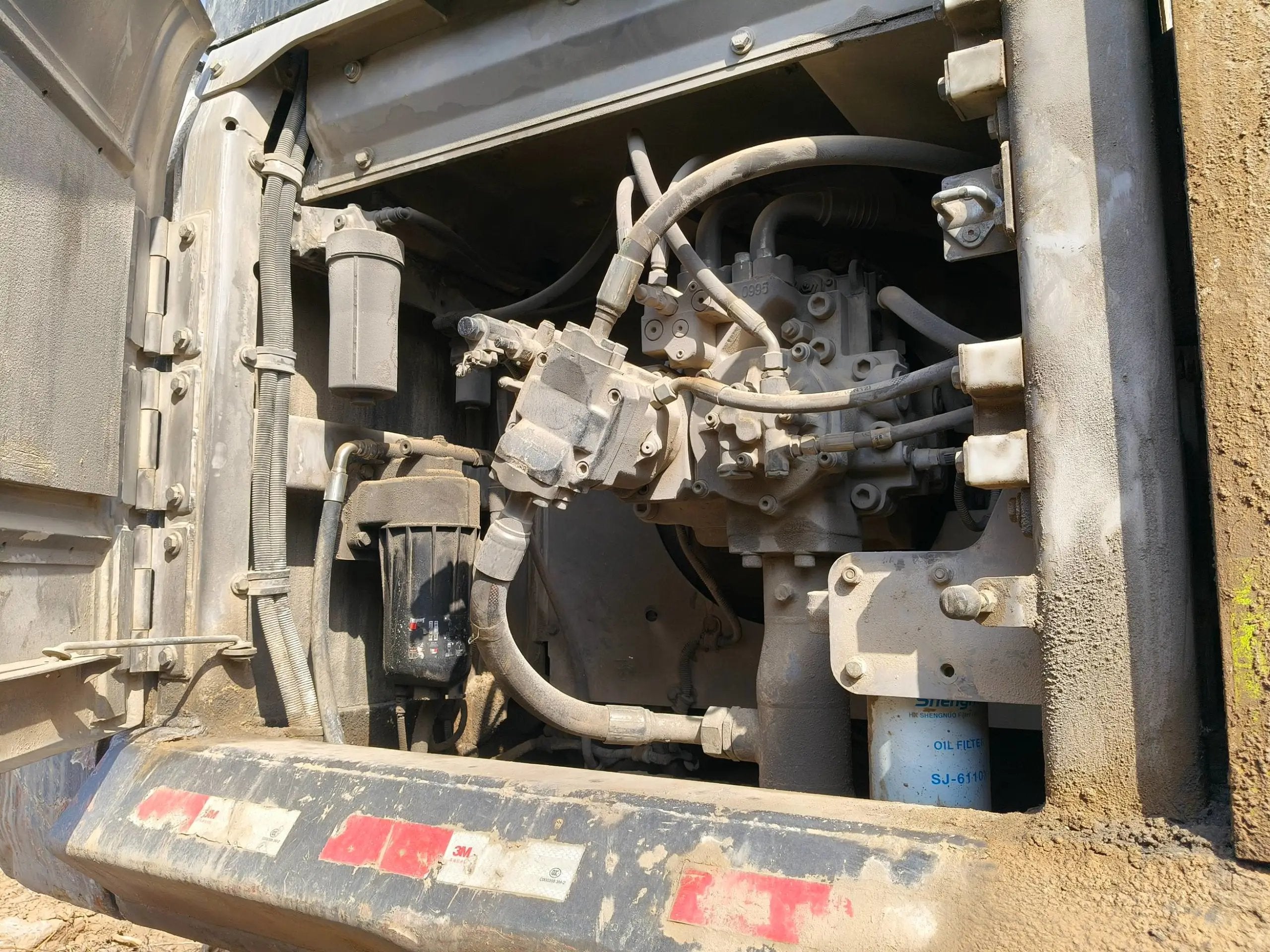 ZE500G‑5023 — Wèi­nán (Weinan) yard, manufactured 2023, 9,710 hours, bucket fitted.