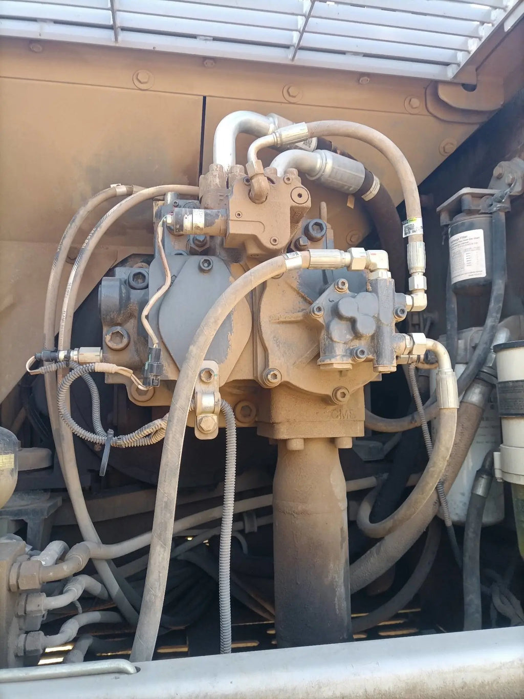 Zoomlion ZE550EK‑10‑1079 — 2021 | 6,216 hrs | Parked in Baoding (保定) | Includes bucket