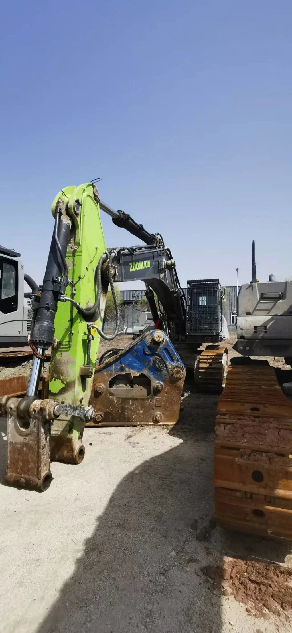 ZE550EK-10-1179 | Built: 2021 | Hours: 4,653 hrs | Parked: Siping, Jilin | Attachment: Decker 200 hydraulic breaker