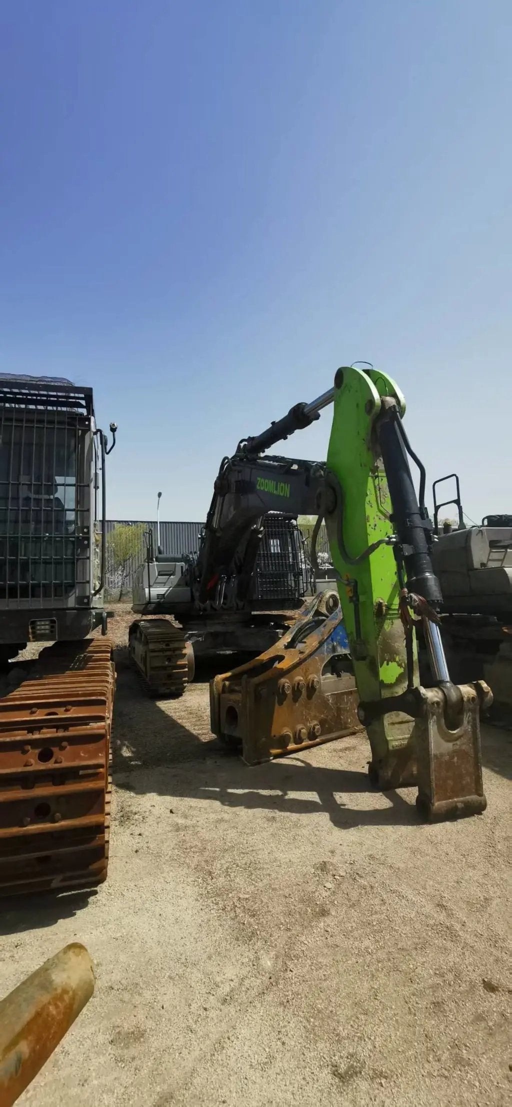 ZE550EK-10-1179 | Built: 2021 | Hours: 4,653 hrs | Parked: Siping, Jilin | Attachment: Decker 200 hydraulic breaker