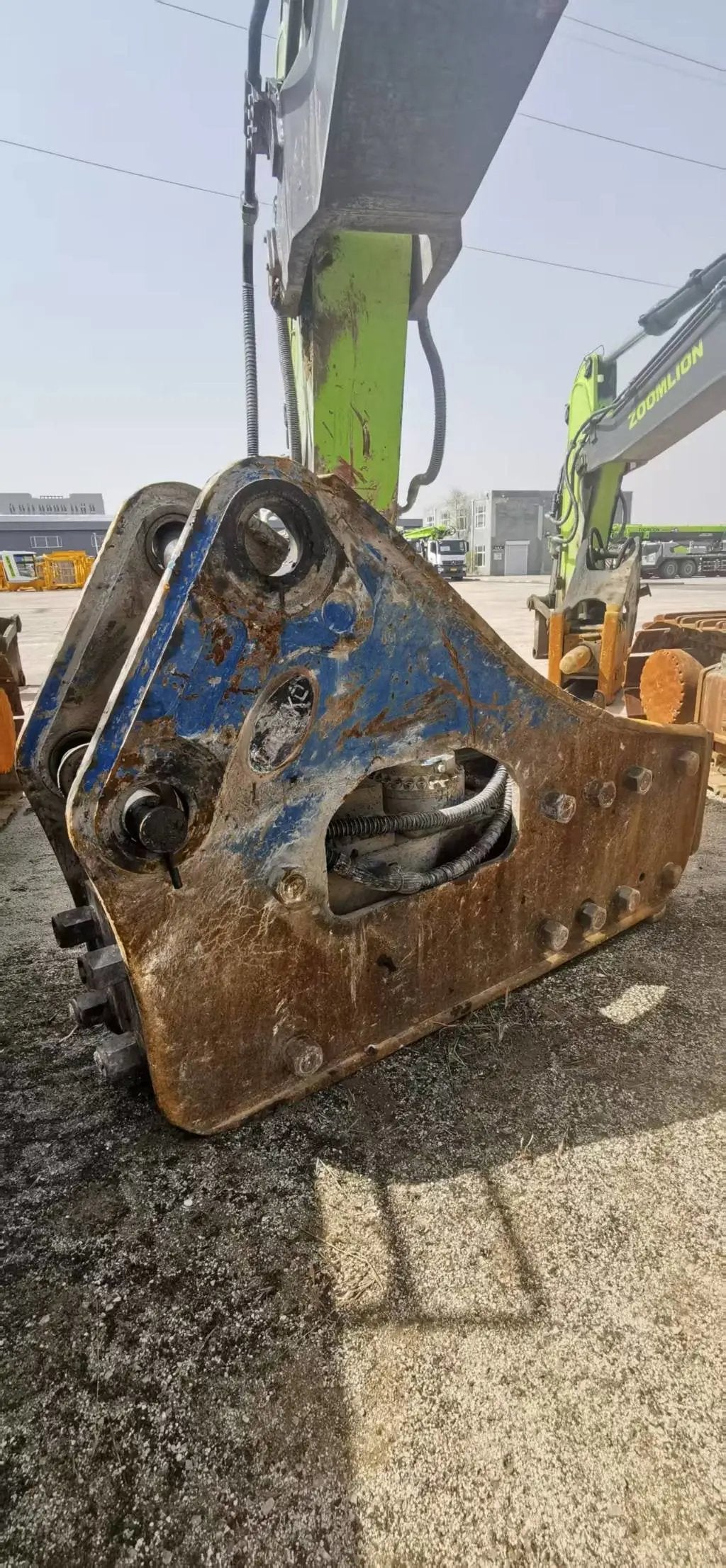 ZE550EK-10-1179 | Built: 2021 | Hours: 4,653 hrs | Parked: Siping, Jilin | Attachment: Decker 200 hydraulic breaker