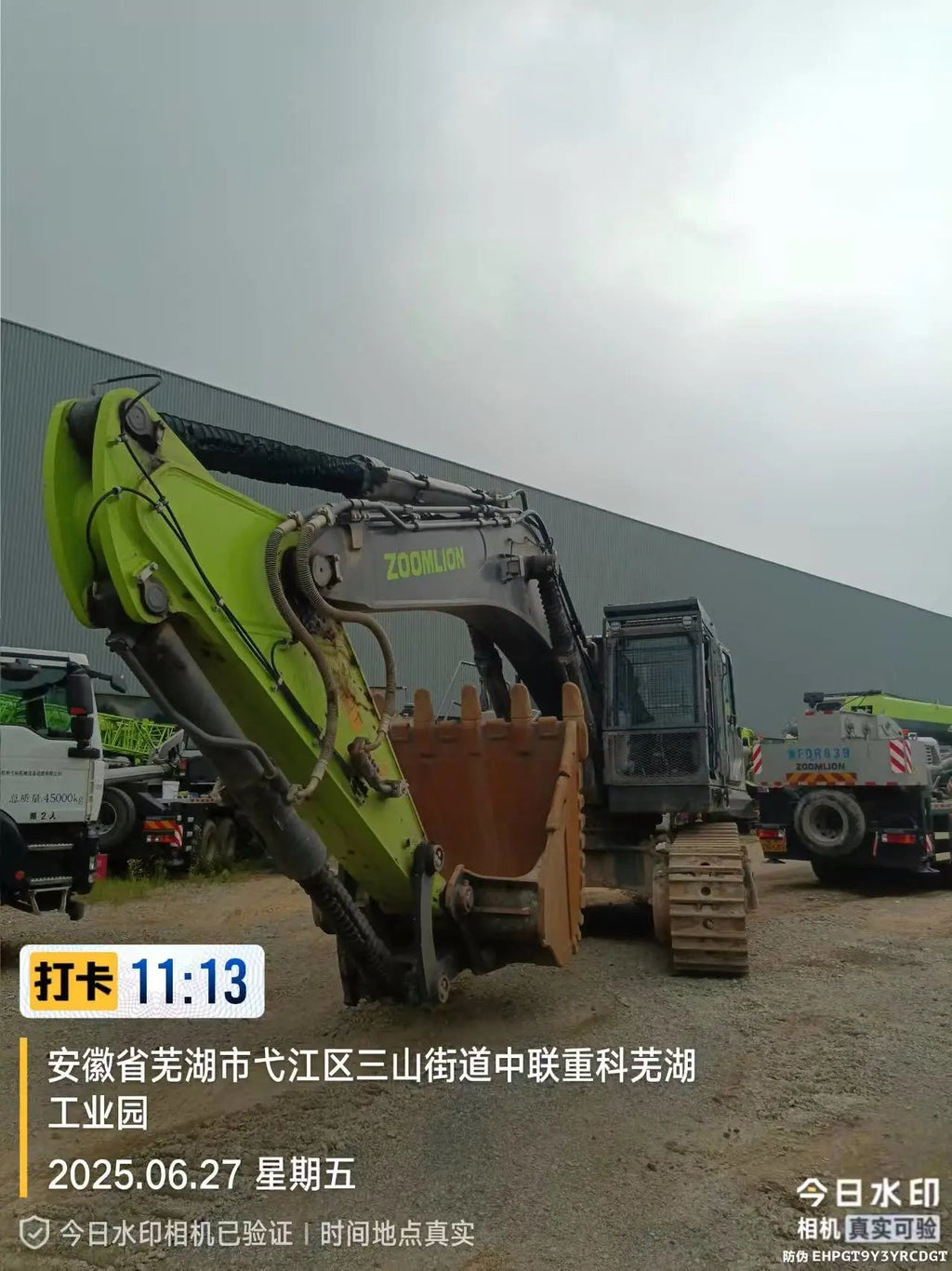 ZE500GK‑3055 | Manufactured 2024 (please confirm month) | 301 hrs | Wuhu, Anhui (in yard) — fitted with digging bucket