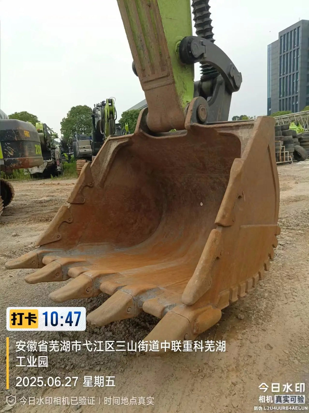 ZE500GK‑3055 | Manufactured 2024 (please confirm month) | 301 hrs | Wuhu, Anhui (in yard) — fitted with digging bucket