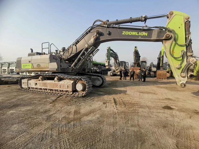 ZE650EK‑10‑5033 | 2022 | 1,825 h | Baoding — Decker 210 hydraulic breaker