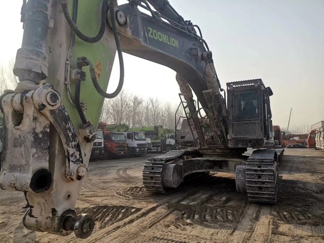 ZE650EK‑10‑5033 | 2022 | 1,825 h | Baoding — Decker 210 hydraulic breaker